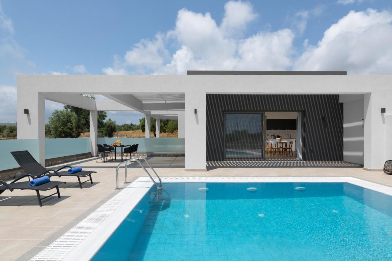 Armonia Suites เกนนาดี ภายนอก รูปภาพ