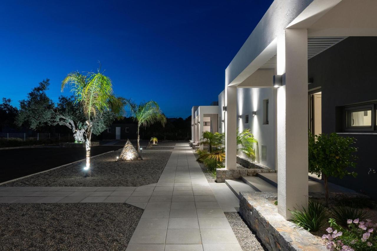 Armonia Suites เกนนาดี ภายนอก รูปภาพ